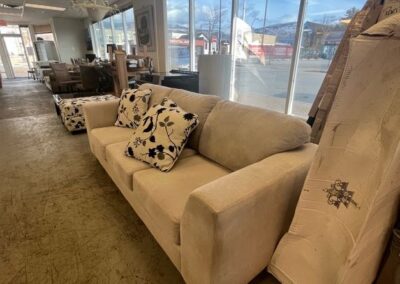 Moes sofa